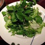 ブルーノート東京 - グリーン・リーフと
      長谷川農産ブラウン・マッシュルームのサラダ
      ノワゼットのヴィネグレット（取り分け後）１，４００円也