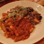 ピッツェリア ノーチェ - トリッパ白インゲン豆のトマト煮　キノコの焼きリゾット添え