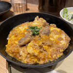 名古屋コーチン親子丼 酉しみず - 名古屋コーチンミンチ丼 1230円
            （ + 名古屋コーチンもも肉[50g] 520円）
            親子丼アップ