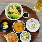 Higawari Teishoku Mariposa Kicchin - 定食の小鉢、お漬物、サラダ