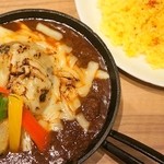 ベジ・ベジ - 丸ごと玉ねぎのチーズローストカレー（780円）