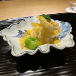 富小路 やま岸 - 白魚の天ぷらの飯蒸し　自家製カラスミ