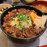 Ika Sushi Dainingu Sensuke - 生本鮪の炙りホホ肉がギッチリとのっています、凡そ15〜16枚