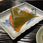 富小路 やま岸 - 福井のサクラマス　桜の葉　溜り醤油