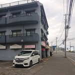 Tsuchiura Ramen - 駐車場は店舗の隣り