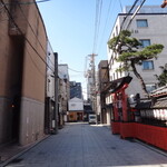 Est pizzeria e trattoria GION - 京都祇園の路地を少し入ります、  隠れ家的なお店。