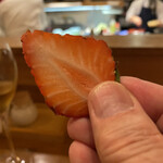 浪花ろばた 頂鯛 - いちごの酸味がショコラを引き立てる