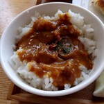 博多餃子工房 たね屋 - カレーをかけました！