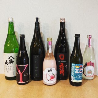 包括从全国精挑细选的日本酒在内，饮品种类也很丰富