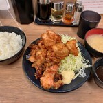 名物すた丼の店 - 超鬼盛り唐揚げ定食　1080円(税込)　