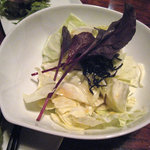 DINING彩 - 6月の野菜料理：赤ビーツとキャベツの浅漬け