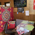 カフエバーアンドレストラン 花園 - 店内の様子