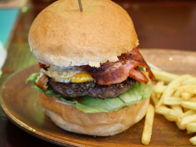 コーナー ゲート バーガー 大曲店 &ndash; ボリューム満点ハンバーガーとカジュアルダイニング