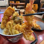 Tempura Shubou Maachan - 男気天丼 1738円
                        海老2本、いか、野菜、竹輪、ウインナー等々