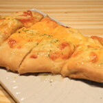 野菜巻き串屋 うずまき - クアトロフォルマッジのナンpizza