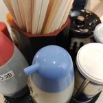 中華そば 太平楽 - テーブル調味料