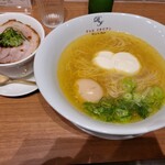 黄金の塩らぁ麺 ドゥエイタリアン - 