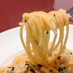 レストラン ポルコロッソ - 麺をリフト