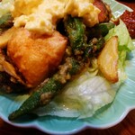 菊乃家本店 - 鮭のほか、アスパラ、シシトウ、シイタケなども