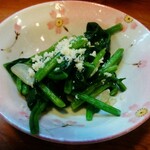 菊乃家本店 - お通し(ほうれん草のガーリックソテー風)