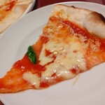 レストラン ポルコロッソ - トマトソースたっぷり生地は極薄♪