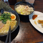 たね家 - 豚骨しょうゆラーメン(細め、固め)、ネギチャーシュー丼餃子3個セット(塩ダレ)