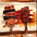 ぐんぼう - 高評価も納得の良い感じに出してくれる焼鳥たち
                                
                                ねぎまとレバー
                                
                                電波さえ良ければ最高の店
                                
                                地下一階だからイーモバが入らない