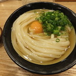 うどん 丸香 - 冷かけうどん３８０円＋生玉子