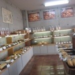 ブランジェリーソガ - 店内は広くて開放感があり明るい