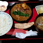 ナカガワ☆スエ食堂 - 料理写真:牛肉の煮込定食(税込1200円)