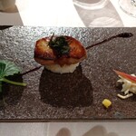 ザ プレイス オブ トウキョウ - フォアグラのソテーお寿司仕立て豊岡産コウノトリ育むお米。