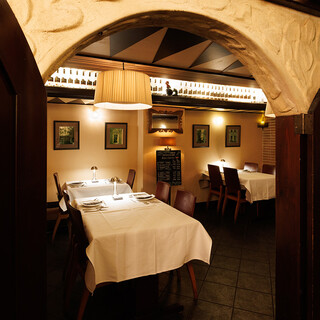 18名様までの個室（親しいお仲間なら２０名もぎりぎり可能です）