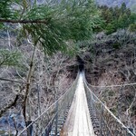慶雲館 - 旅館のすぐ裏のつり橋