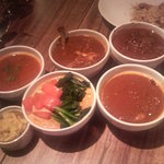 チキンカレー・ラムカレー・ラッサムカレー・ココナツカレー・エビカレー