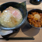 Menya Ishida - 鶏のにごり、ハマチのユッケ丼