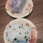 Kogane Seimenjo - おむすび２個（ゆかりご飯、ワカメご飯）