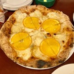 ピッタ マリオ - ハチミツをかけた4種のイタリアンチーズピザ