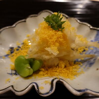 富小路 やま岸 - 白魚の飯蒸し、自家製からすみ、そら豆