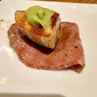 うしごろバンビーナ 銀座店 - 赤身肉とフォアグラ空豆ソース