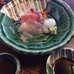 割烹 利助 - 2013年2月、写真5  お造りは、テッサはポン酢(左手)、三重県石鏡の真鯛、烏賊、九州から大トロ、甘エビ。スイマセン、写真撮る前にテッサ食べてしまいました…