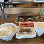 Yakiniku Raiku - Free rice,soup,Kimchi