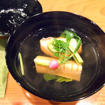 日本料理 たかむら - ◎ お椀…秋田こぶ鯛と福岡産筍のお椀　無患子大根とこごみ