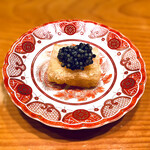 日本料理 たかむら - ◎ 創作料理…思うに秋田産蕪餅が主役です。この魚卵の大きいべルーガ（オオチョウザメ）とコチョウザメのハイブリッド種「ベステル」が蕪餅のポテンシャルをさらに引き出します。