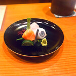 日本料理 たかむら - ◎ 向付（お刺身）…クエ（秋田産）、桜鱒（下北）のルイベ、槍烏賊（秋田産）あしらいは水前寺海苔