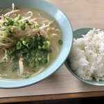 マツワキ食堂 - ラーメン中と小ライス