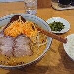 らーめん すすきの - ネギみそチャーシューめん、半ライス