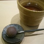 すし処 ひさ田 - （2012.12月）最後にひとくち、アンコのお団子がでます。