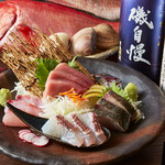 Assortment of 5 types of sashimi selection green nodoguro