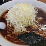 ら～めん 海風 - 醤油ラーメン大盛りTPネギ