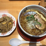 大阪塩系ラーメン しおや - 塩ラーメン　半炒飯セット